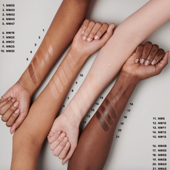 MAC Studio Radiance Serum-Powered Foundation Shade NW11 NEW - Picture 2 of 8